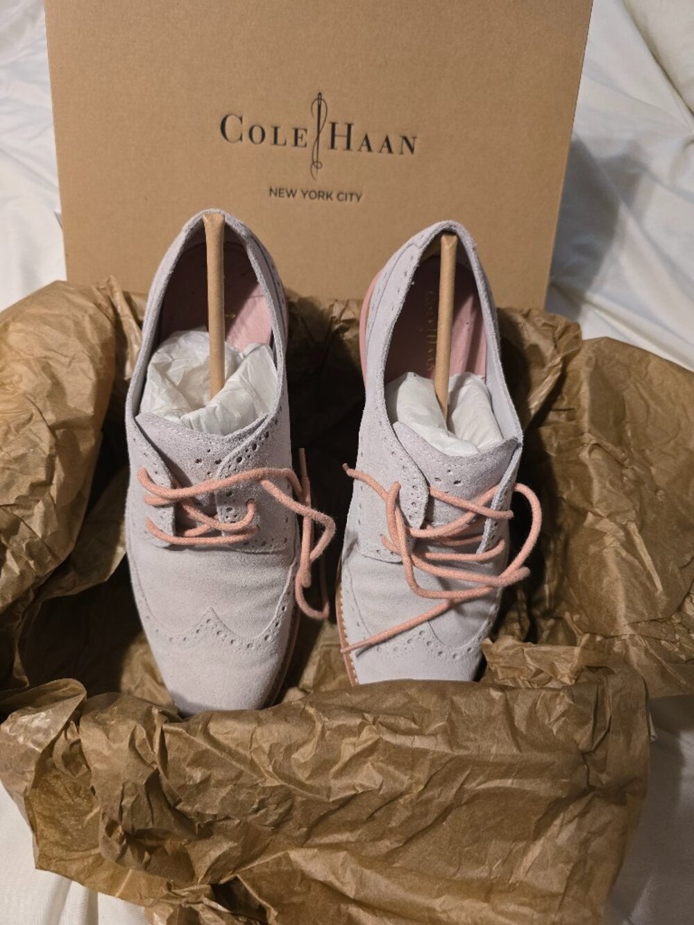 Cole Haan Lunargrand Soft Pink/White Suede shoe, size 8 1/2